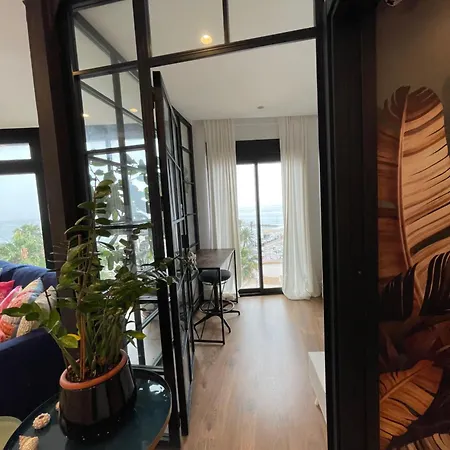 Loft Con Vistas A La Playa Y Puerto Deportivo