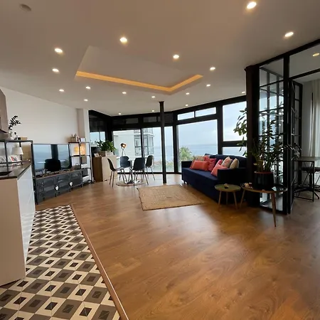 Loft Con Vistas A La Playa Y Puerto Deportivo
