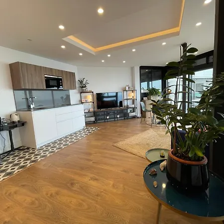 Loft Con Vistas A La Playa Y Puerto Deportivo * Marbellac